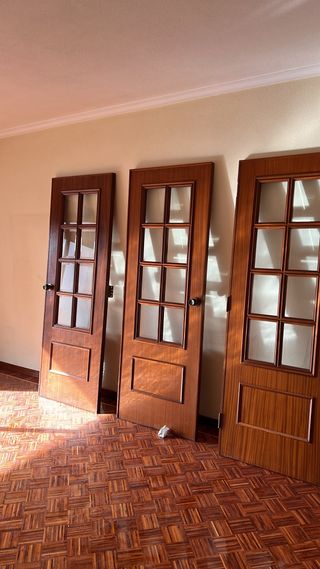 PRECIO UD/NEGOCIABLE. Puerta de madera con cristal