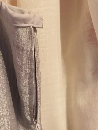 Traje de chaqueta plateado de mucho vestir....