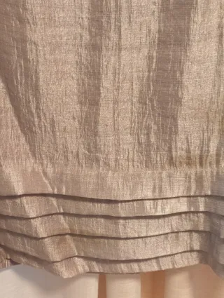 Traje de chaqueta plateado de mucho vestir....