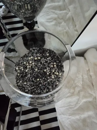 Jarrón de cristal negro y transparente