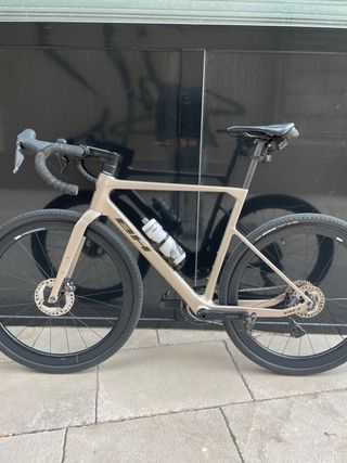 Bici gravel BH Gravel R6.5 2025