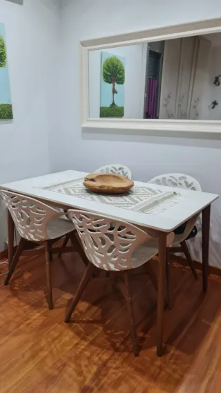 Mesa y 4 Sillas Comedor