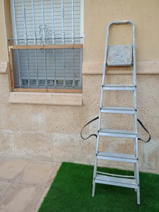 Escalera tijera aluminio 6 peldaños