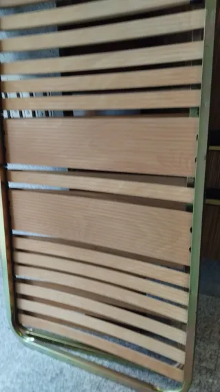 Dormitorio: Armario, 2 camas y colchón