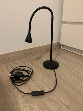 Lámpara de escritorio IKEA negra