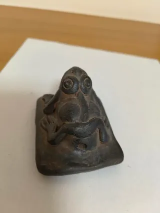 Sello de rana de terracota