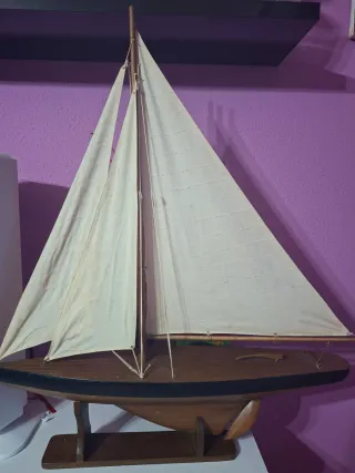 Barco velero de madera