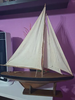 Barco velero de madera
