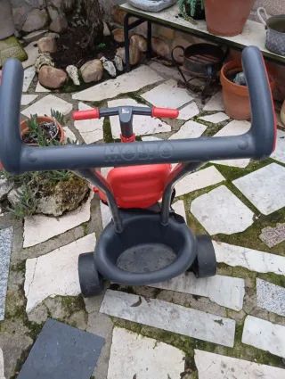 Triciclo infantil rojo y negro