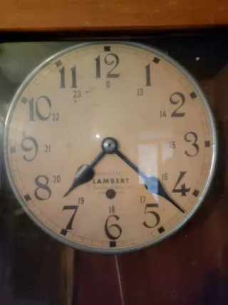 Orologio da parete antico in legno