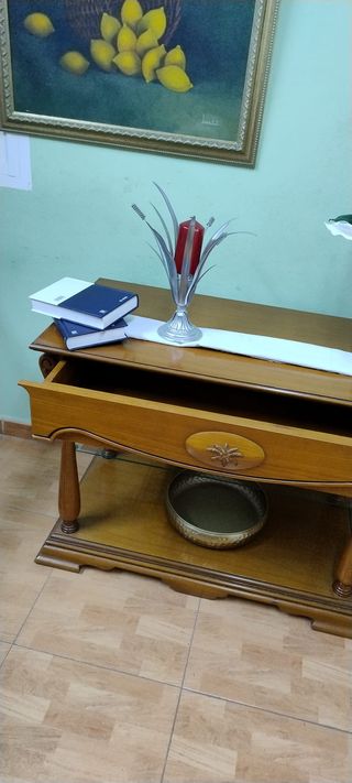 Mesa auxiliar madera maciza con cristaly cajon.