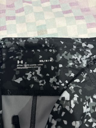 Mallas Under Armour negras y grises