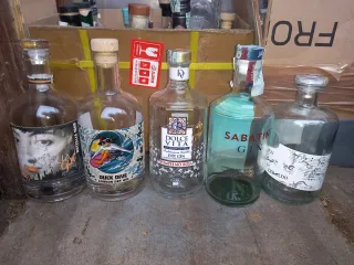 Bottiglie vuote di Gin Martin Miller's, Williams,