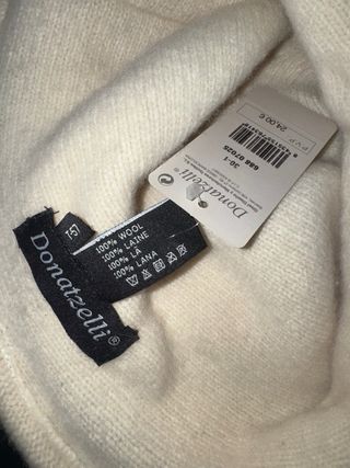 Gorro de lana crema con flor