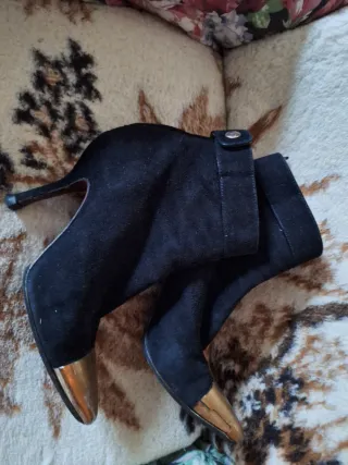 Botines Bimba y Lola Talla 37 Negro y Dorado