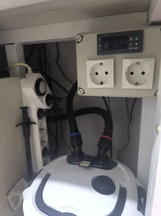 Acuario y mueble de 270 litros