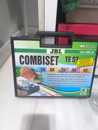 Acuario y mueble de 270 litros