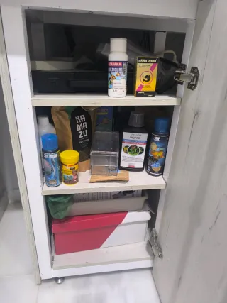Acuario y mueble de 270 litros