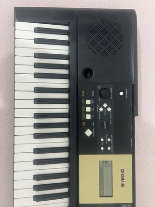 Piano Yamaha YPT-200