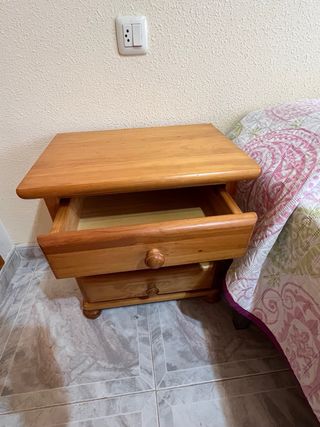 Mesitas de noche de pino