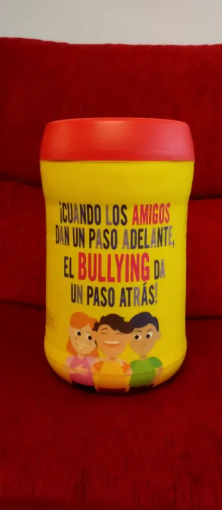 Bote gigante Cola Cao Edición Solidaria.