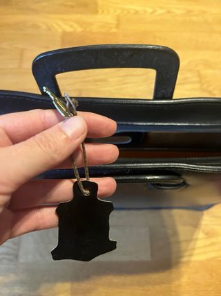 Maletín antiguo de piel negro