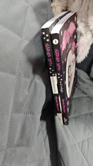 Isadora Moon va al colegio / Isadora Moon Goes ...