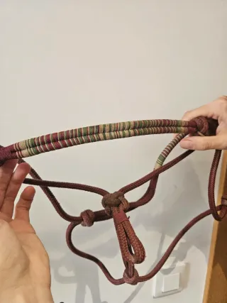 Cabestro con nudos y cuerda