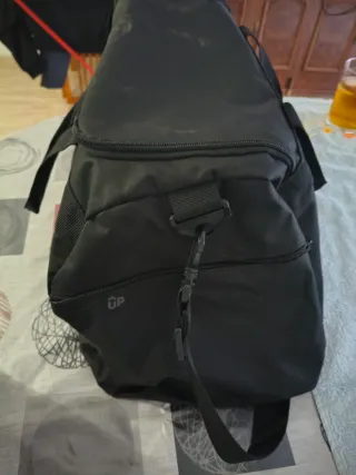 Mochila deportiva negra