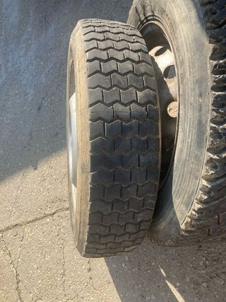 4 Llantas con Neumáticos Niva