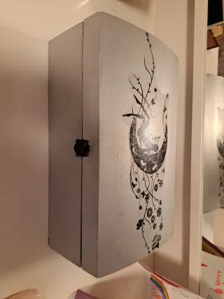 Joyero plateado con diseño de luna