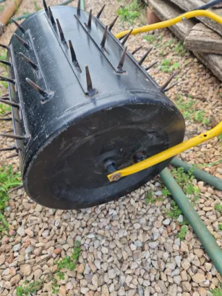 Rodillo aireador césped