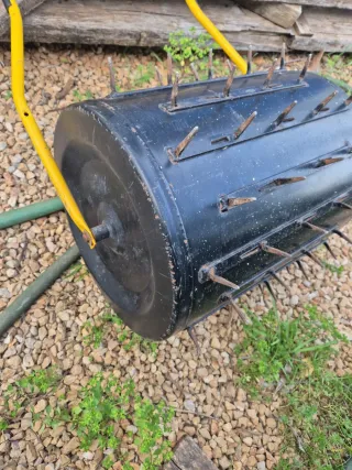 Rodillo aireador césped