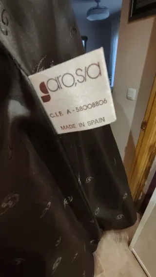 Abrigo de piel marrón y gris