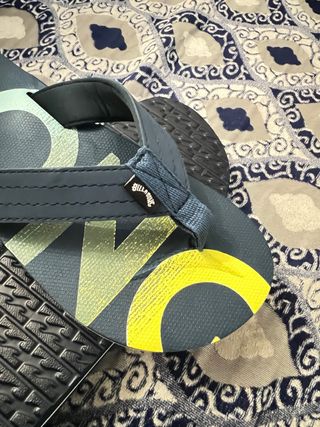 Chanclas niño azul y amarillo