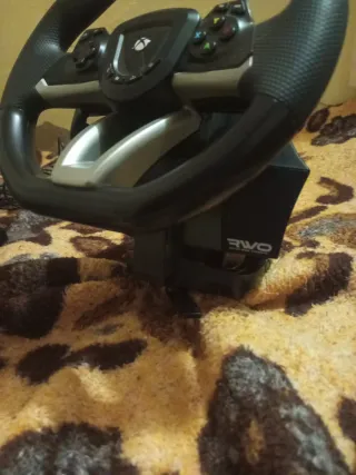 Volante y pedales gaming
