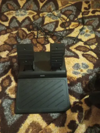 Volante y pedales gaming