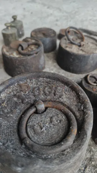 Pesas de báscula romana antiguas