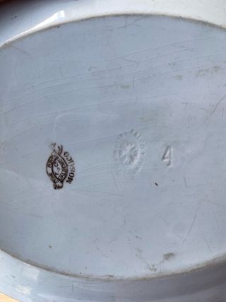 Bandeja de loza de Valdemorillo diseño geométrico.