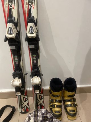 Esquís 1m y Botas.regalo cazsdora y patalon