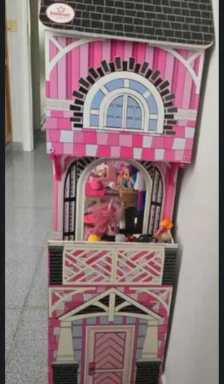 Casa de muñecas rosa