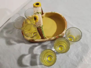Cesta con 6 vasos de chupito
