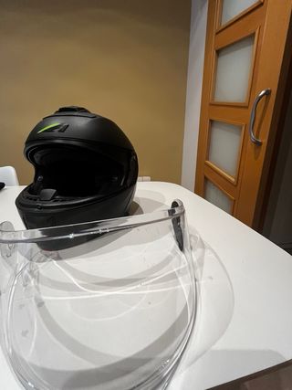 Casco integral de moto negro mate