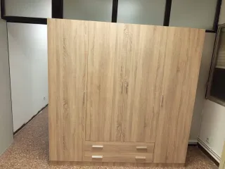 Armario blanco minimalista