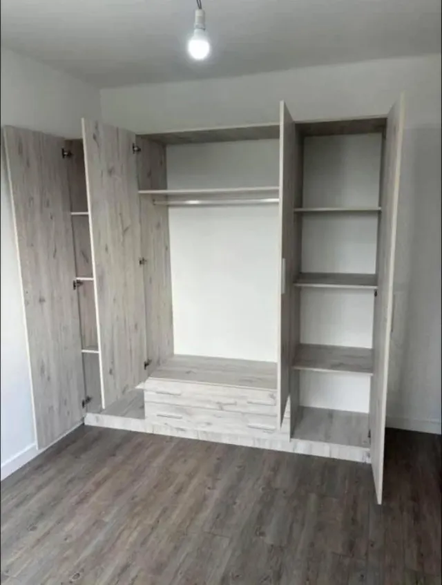 Armario blanco minimalista