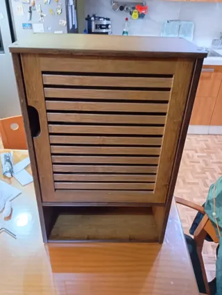 Armario de baño de madera