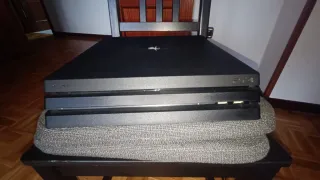 PS4 Pro (limpia) 1 TB + 2 mandos + juegos