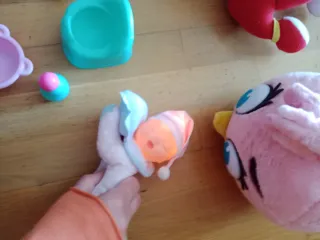 Lote bebé: Mickey, Angry Bird, muñecas Nenuco