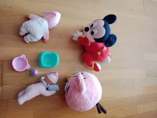 Lote bebé: Mickey, Angry Bird, muñecas Nenuco