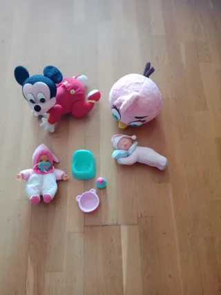 Lote bebé: Mickey, Angry Bird, muñecas Nenuco